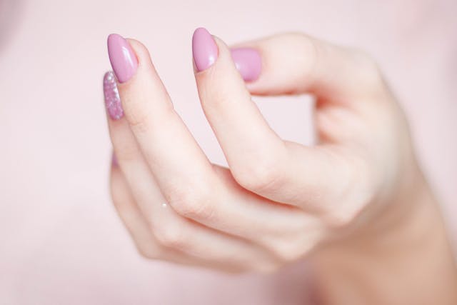 hand model pink nails